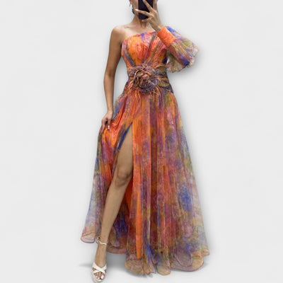 Ilona | Šaty s jedním rukávem a rozparkem z průhledné síťoviny